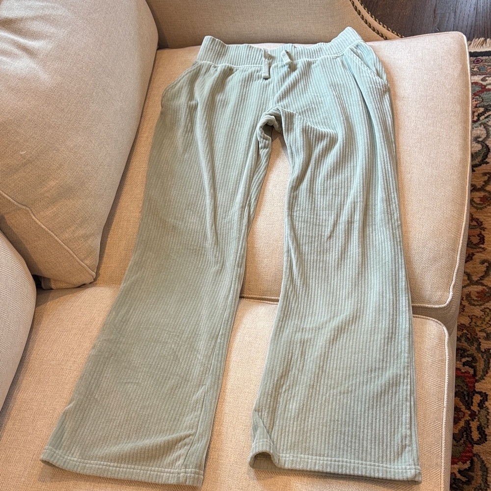 Abercrombie Kids Soft Light green Lounge Pants size 13/14